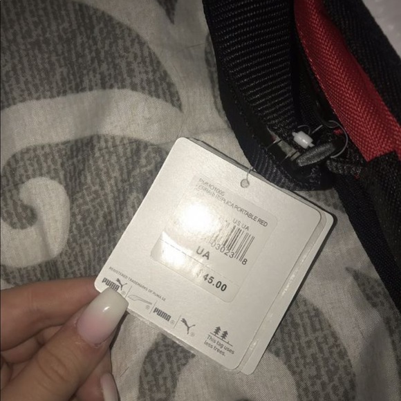 Puma Ferrari Messenger Bag - Picture 4 of 6